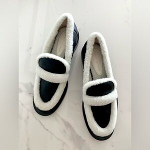 Stuart Weitzman Palmer Shearling Black Loafers Sz 6.5 $450